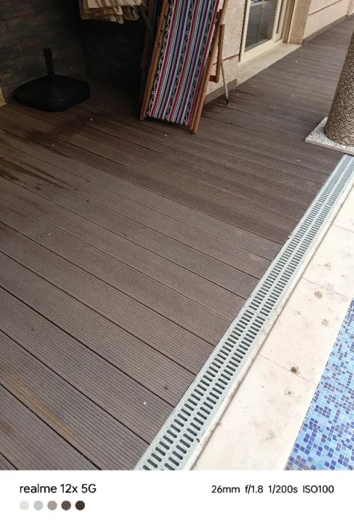 Aménagement intérieur et extérieur en bois composite 