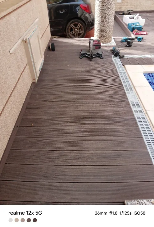 Aménagement intérieur et extérieur en bois composite 