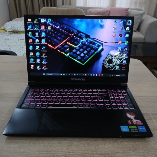 Laptop Gaming pc gamer, architecture Gigabyte G5 RTX 4060 144Hz i5-12500H 16 Go DDR4 512 Go NVME