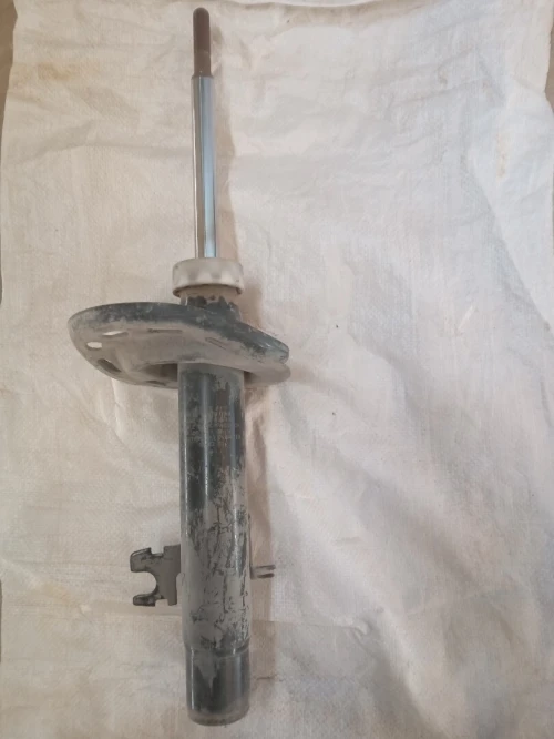 Amortisseur, bielle de suspenssion, bouchon, circuit retour gazoil 301 hdi