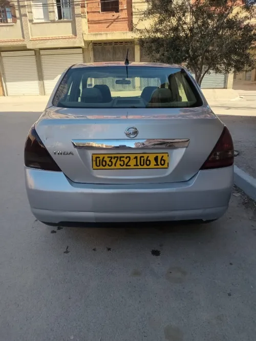 Nissan Tiida 5 portes 2006 Tiida 5 portes