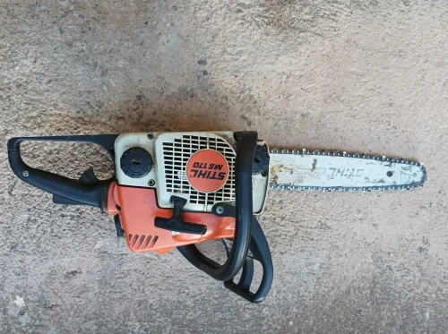 Tronçonneuse Stihl 017