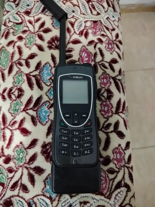 Iridium satellite phone 