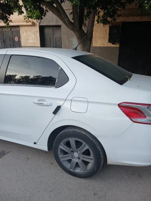Peugeot 301 2015 pack luxe 