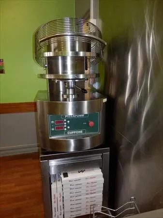 Formeuse à pizza semi-automatique
