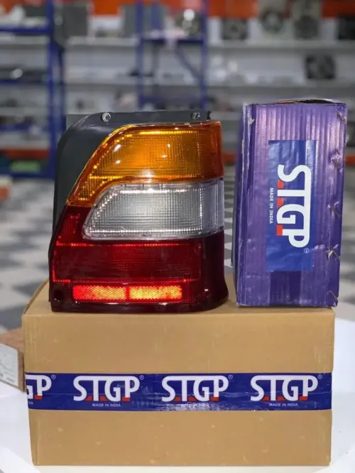 Feux arrière neufs Maruti M800 STGP . Livraison possible