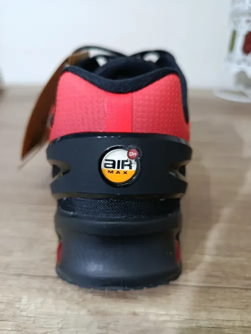 Nikes air max dn8 achetée en Europe. Différents models et pointure.