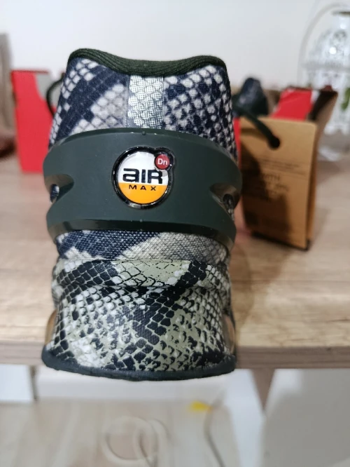 Nikes air max dn8 achetée en Europe. Différents models et pointure.