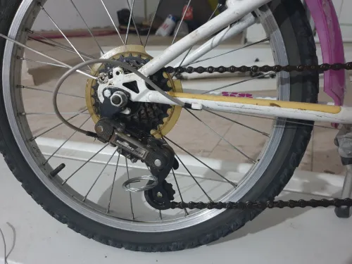Velo B'TWIN  Original 20 pouce de 6 a 10 ans etat 10/10 venue de france