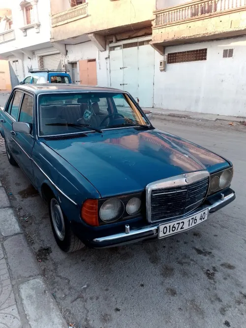 Mercedes W123 1976 240D