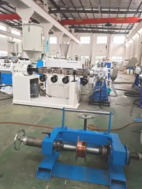 Machine de fabrication de gaine éléctrique orange