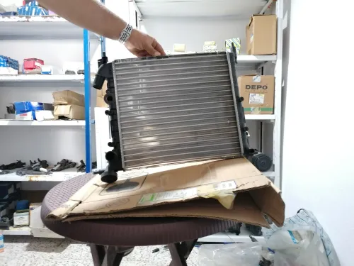 Radiateur Renault (details en description) 