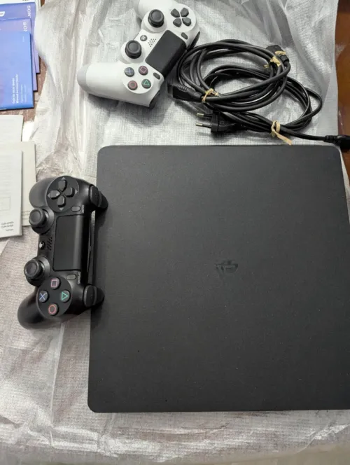 Ps4 noir Caba avec boite+manette original État 10/10