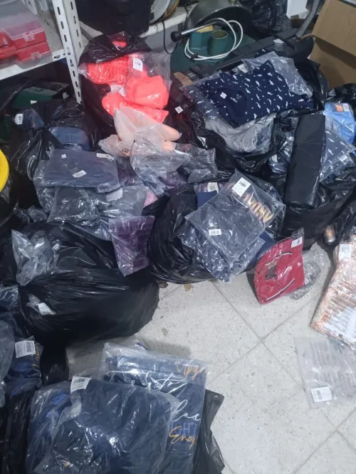 lot de vêtements homme femme enfants européen 
