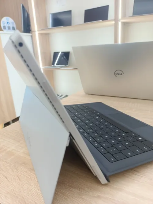 Tablette Microsoft  Surface i3 4/64 Microsoft Surface i3 4/64 état comme neuf