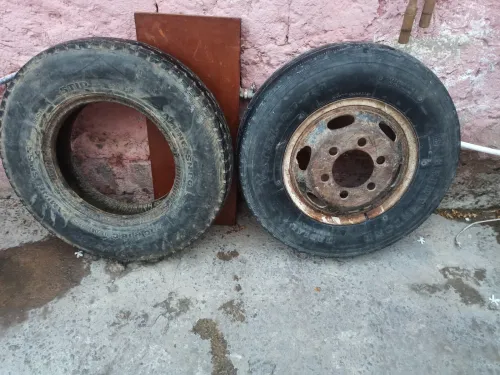 Pneu camion 