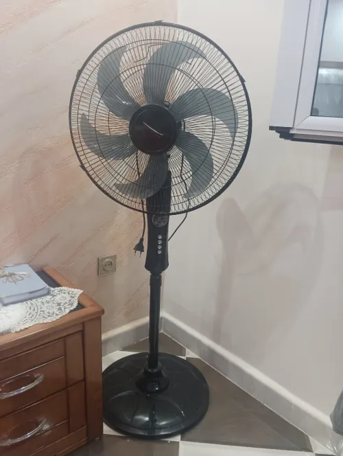 Ventilateur vertical avec télécommande et 3 vitesses variable 