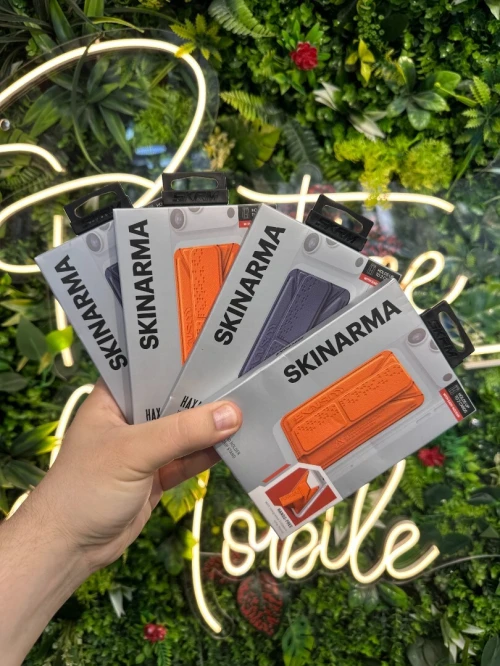 SKINRAMA HANDS FREE - MAGNETIC CARD HOLDER AVEC INTEGRATED GRIP STAND