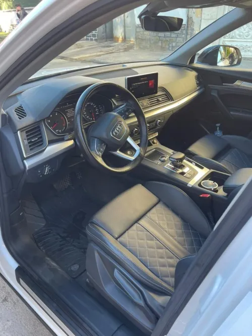 Audi Q5 2021 Ambition