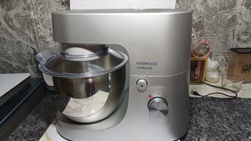 بيع مستعجل  pétrin kenwood 1400w/5l