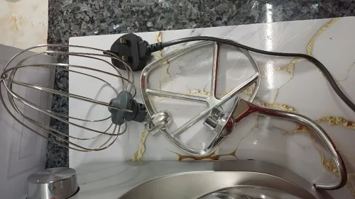 بيع مستعجل  pétrin kenwood 1400w/5l