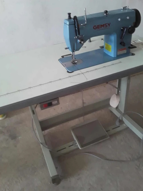 Laser Graveur  et Machine a coudre zigzag  