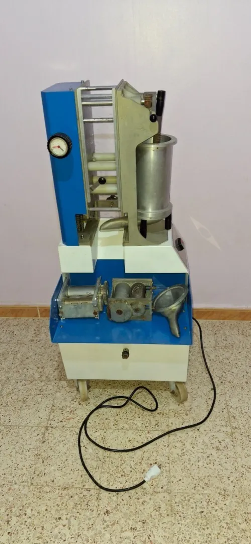 Machine à Pâtes spéciale Ravioli.