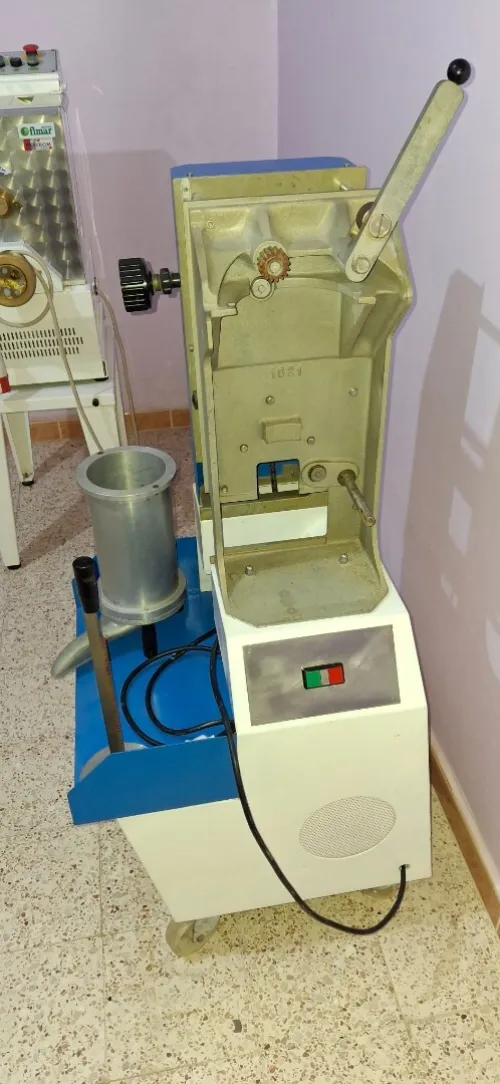 Machine à Pâtes spéciale Ravioli.