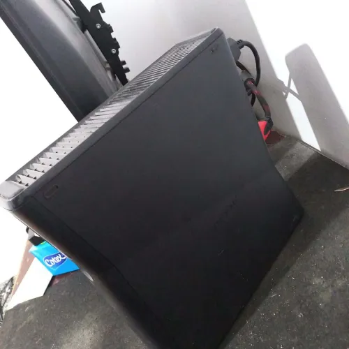 Xbox 360 Slim 250GB noire en bon état