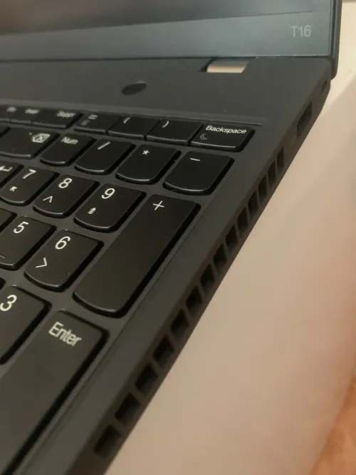 Lenovo ThinkPad T16 Gen I7 1260P 16G 512 SSD 16 Full Hd