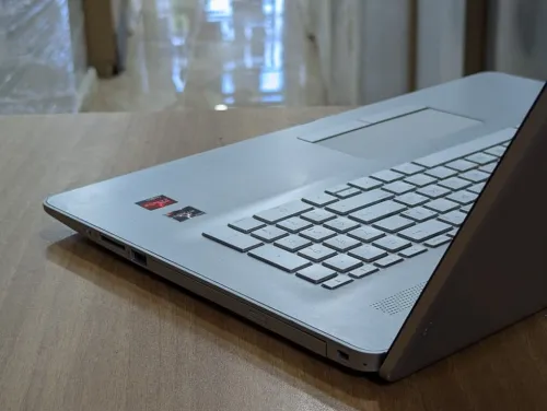 HP NOTEBOOK 17 / RAYZEN 3 3200 / 8G / 256 SSD+1000G HDD  /17.3 FHD