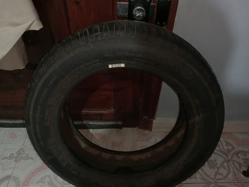 Pneu Michelin. 165/65R15. 81T
