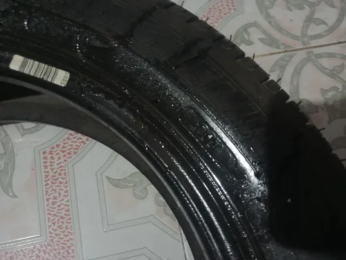 Pneu Michelin. 165/65R15. 81T