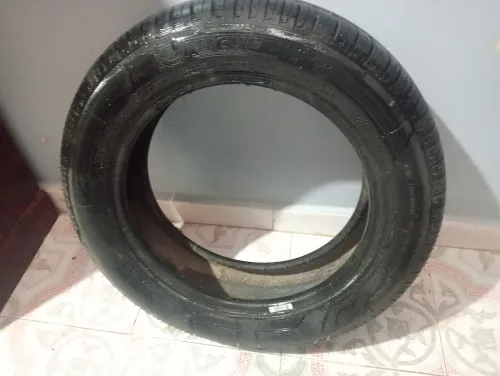 Pneu Michelin. 165/65R15. 81T