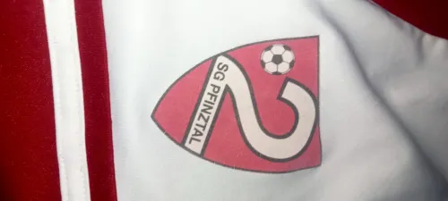 قميص كرة قدم Adidas أصلي  للبيع  - فريق: SG Pfinztal (ألمانيا) - الماركة: Adidas - الرقم: 8 من الخلف - الحالة: مليحة بزاف / شبه جديدة - التصميم: أحمر وأبيض  قميص نادر تاع فريق أوروبي السعر: 400