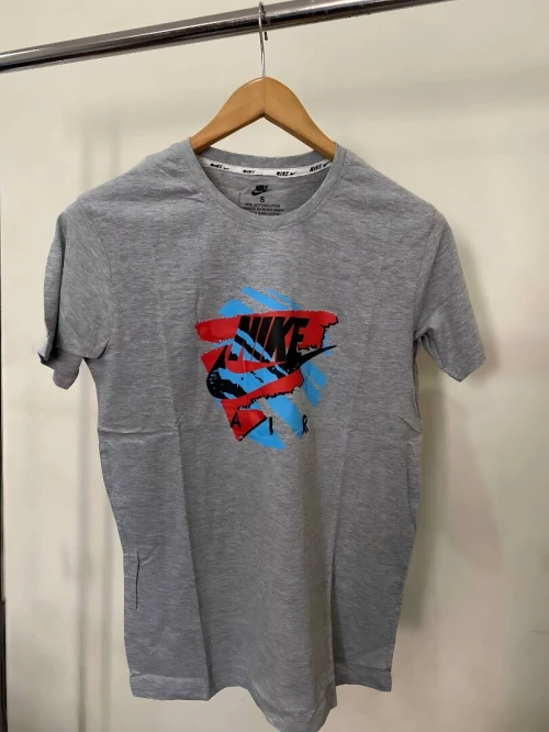 T-shirt nike