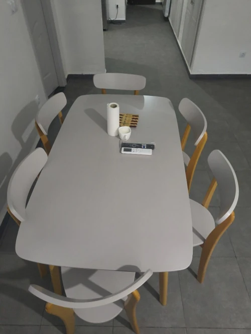 Table à manger avec 6 chaises