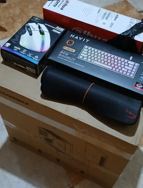 Pc gamer (pc, moniter, mouse and keyboard)