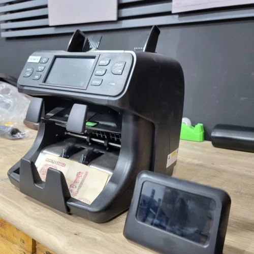Compteuse des billets et detecteur