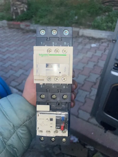 Contacter Schneider D40 + relais thermique
