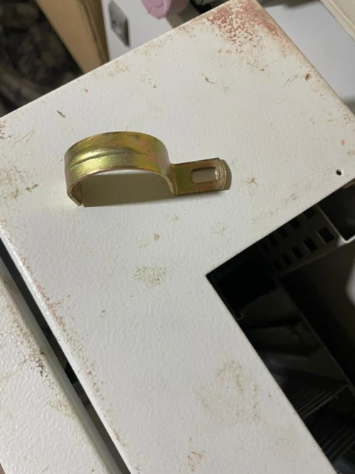 Colier en U / fixation pour tube et gaine