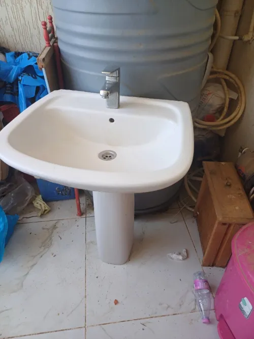 VEND LAVABOS SALLE DE BAIN ET LAVE MAIN TOILETTE AVEC INSTALLATION ROBINETTERIE + MIROIR SDB