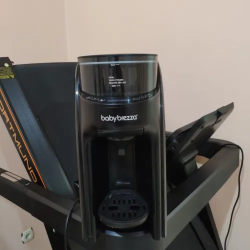 Préparateur biberons automatique baby brezza pour bébé