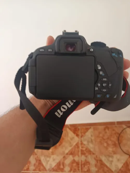 Canon EOS d700