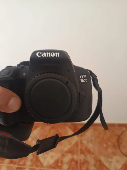 Canon EOS d700