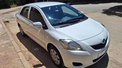 Toyota Yaris Sedan 2011 Base clim