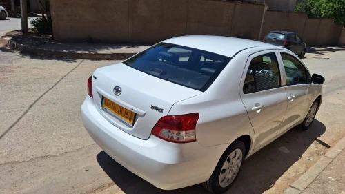 Toyota Yaris Sedan 2011 Base clim