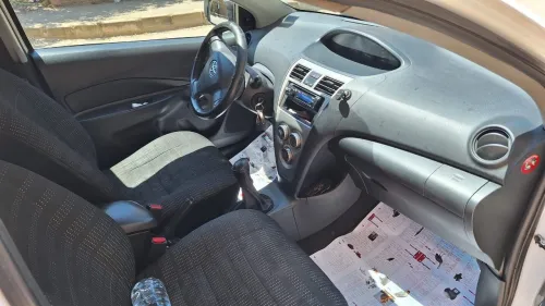 Toyota Yaris Sedan 2011 Base clim