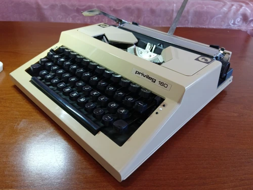 MACHINE A ECRIRE PRIVILEGE 160