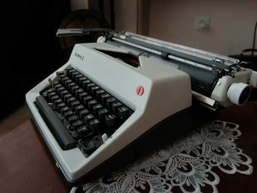 MACHINE A ECRIRE OLYMPIA